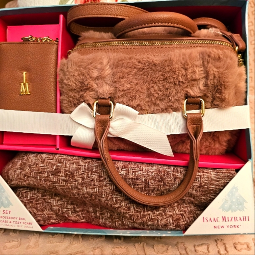 Brand new Isaac Mizrahi 3 piece crossbody set